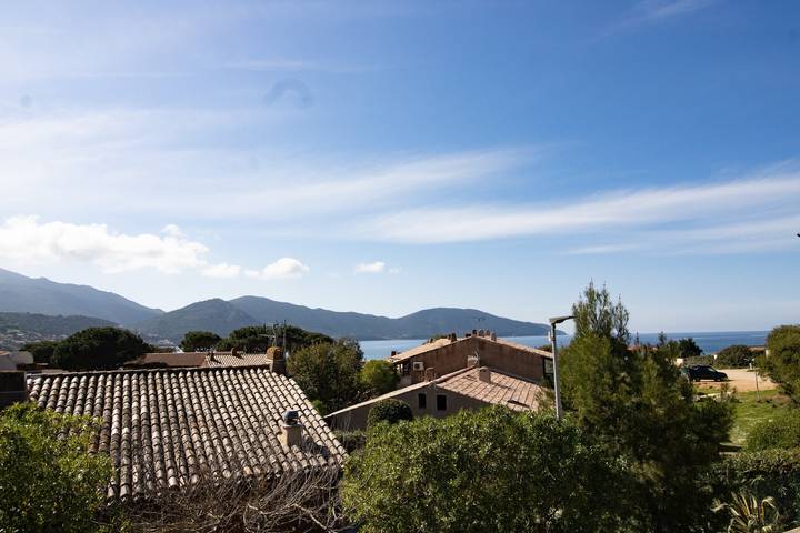Entire apartment, 'L'Unu' Apartment with Sea View, Wi-Fi, and Air Conditioning in Appietto, Golfe de Sagone