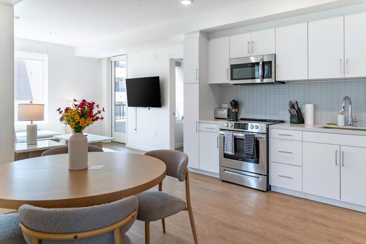 Apartament wakacyjny dla 5 osób, z balkon i widok oraz basen w Hollywood