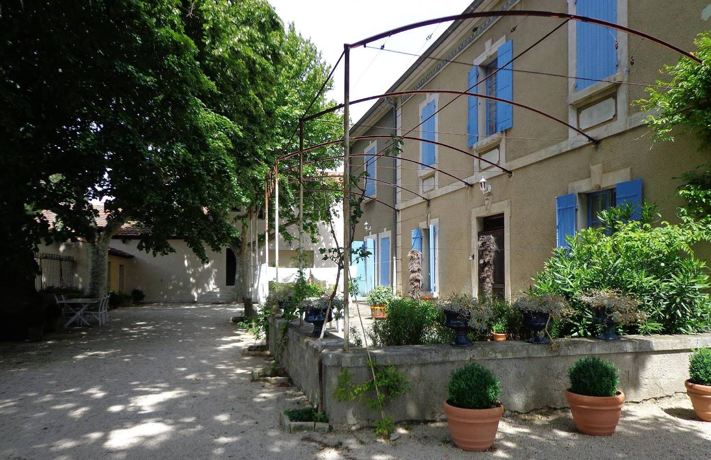 Entire holiday apartment, Domaine Les Rivales in the Provence, L'olivier in Cavaillon, Parc naturel régional du Luberon