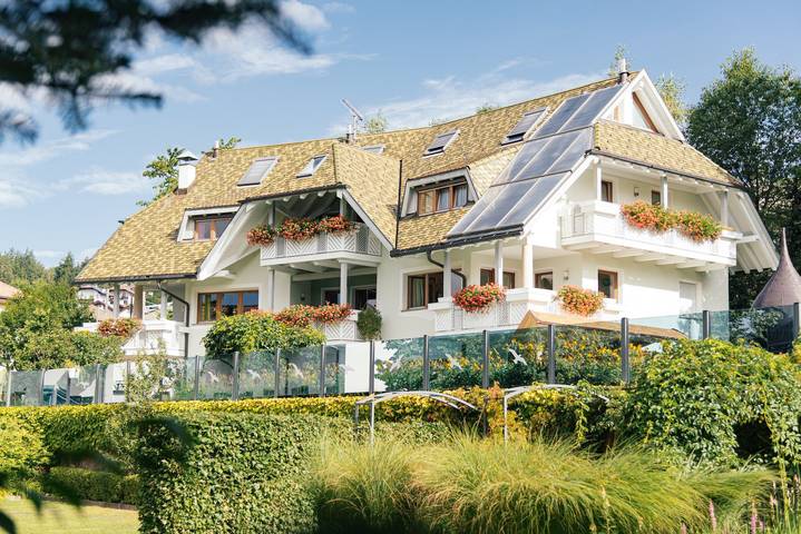 Entire apartment, Charming Apartment Tundra in Villa Anina with Pool in Klobenstein, Ritten