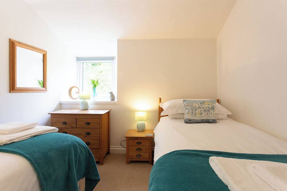 Perfectly located to enjoy breathtaking sea views of Porthleven beach  & harbour in Porthleven, Cornwall