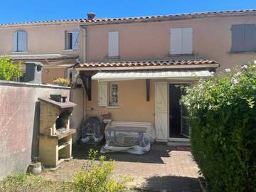 Gîte pour 4 personnes, avec terrasse ainsi que jardin et piscine, adapté aux familles dans Plage Suzac