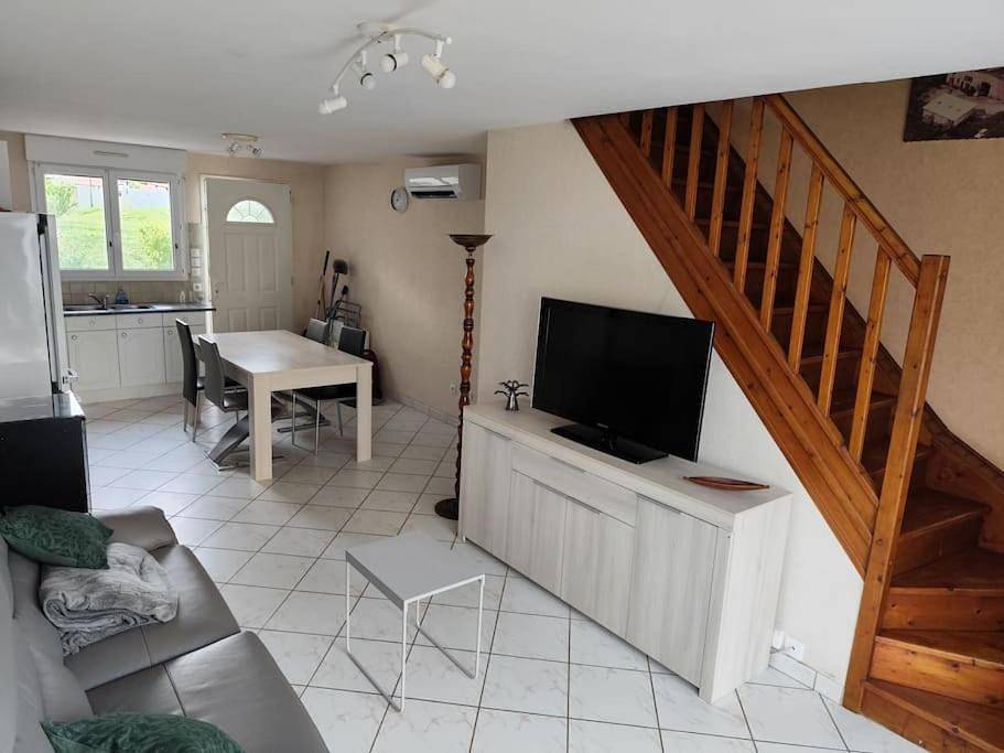 Two-Bedroom House in Carlus, Région d'Albi