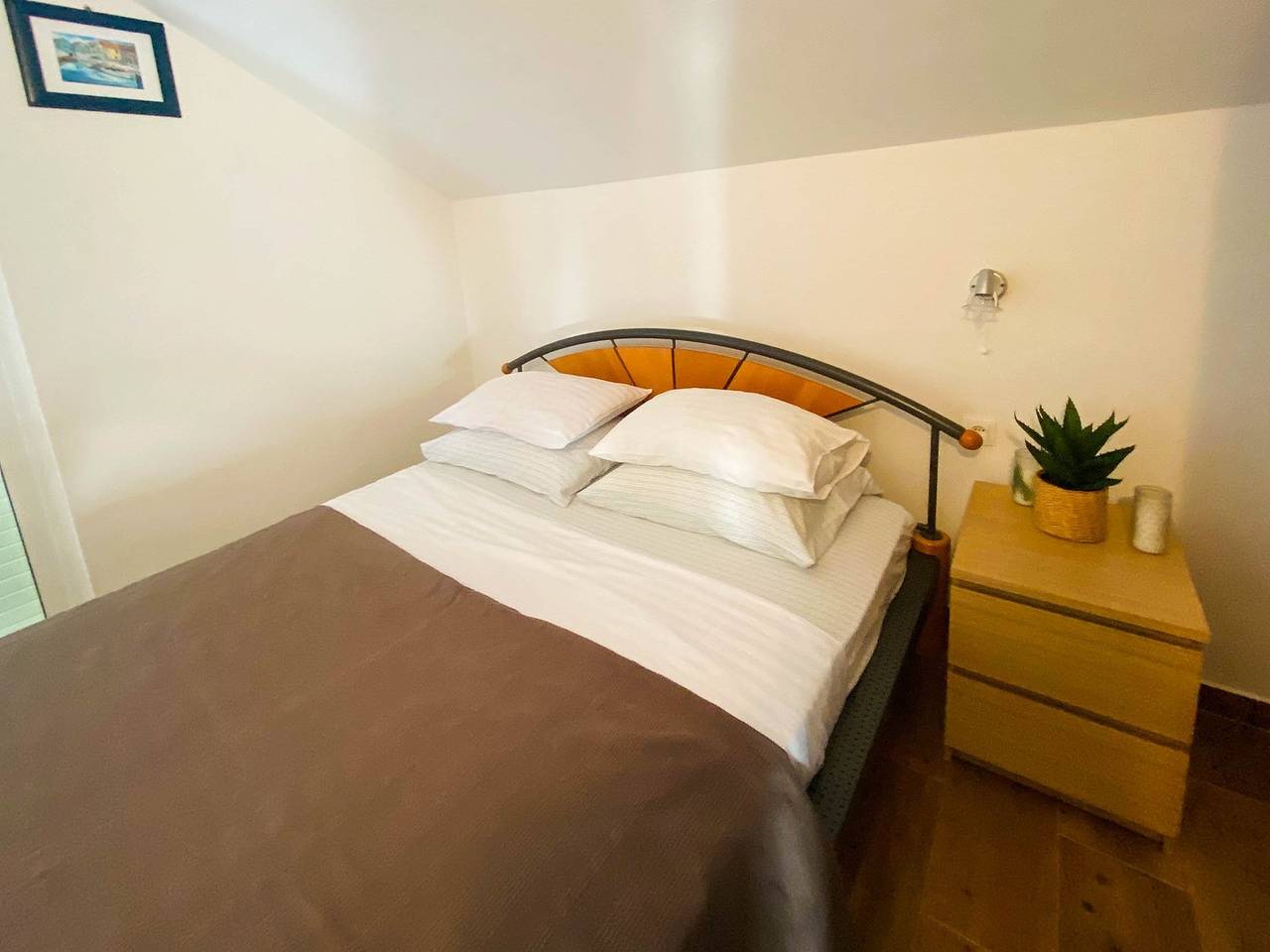 Apartamento inteiro, Comfortable 2-Bedroom Holiday Apartment with Balcony and Sea View in Orebic, Dubrovnik-Neretva
