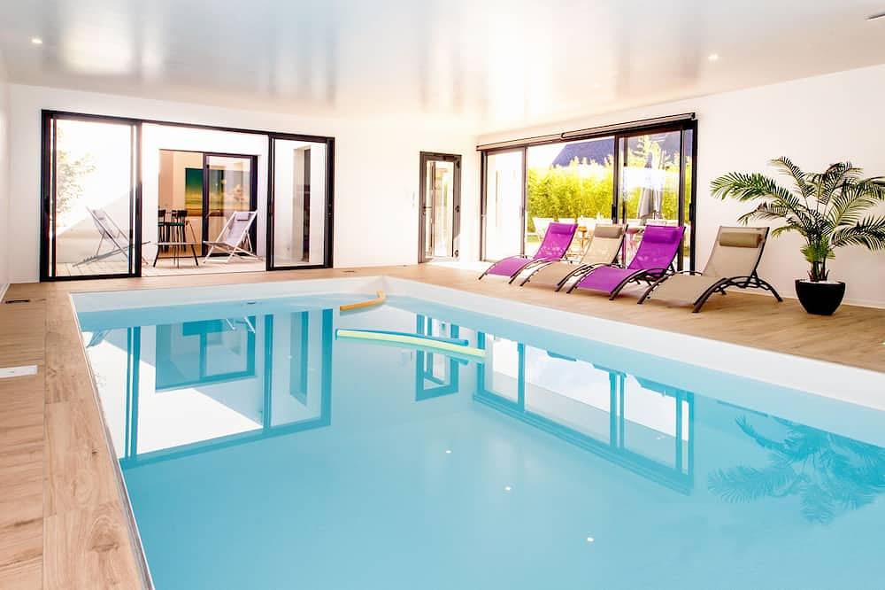 Magnificent villa *****, close to beaches, swimming pool 29°, enclosed garden. in Saint-Pol-de-Léon, Ceinture Dorée