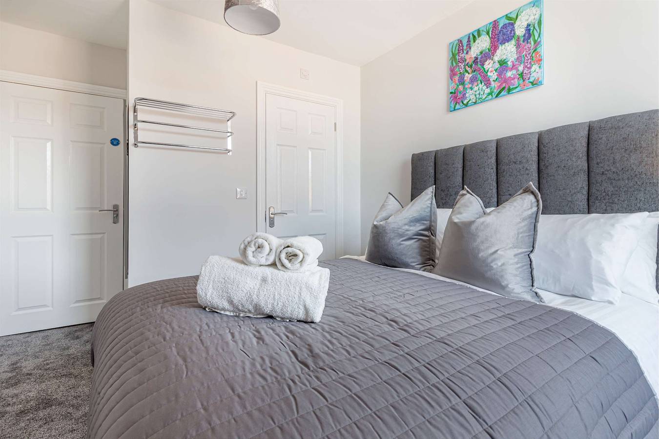 Entire apartment, Host & Stay | The Bull Inn Flat 3 in North Claines, Worcestershire