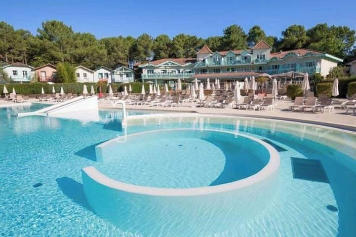 Gîte pour 8 personnes, avec Balcon ainsi que Jardin et Piscine à Lacanau