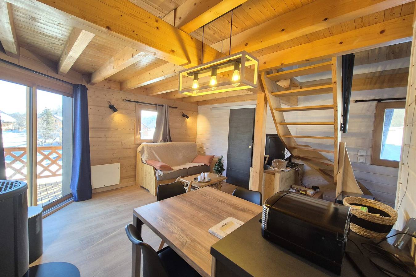 Chalet Nordique pour 6 Personnes à La Féclaz - piscine été in La Féclaz, Les Déserts