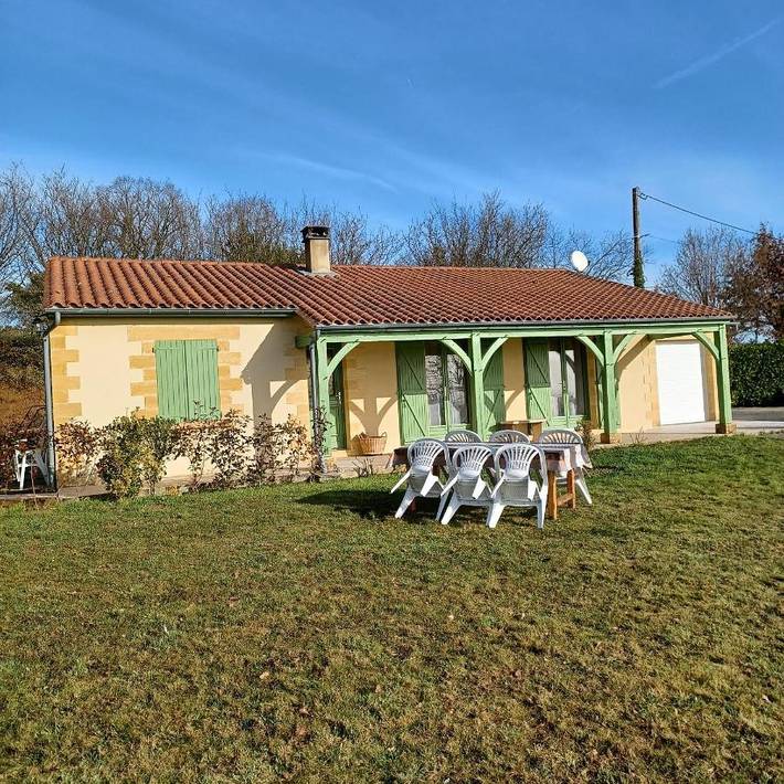 Location de vacances pour 6 personnes, avec vue ainsi que jardin et piscine à Marcillac-Saint-Quentin - 3