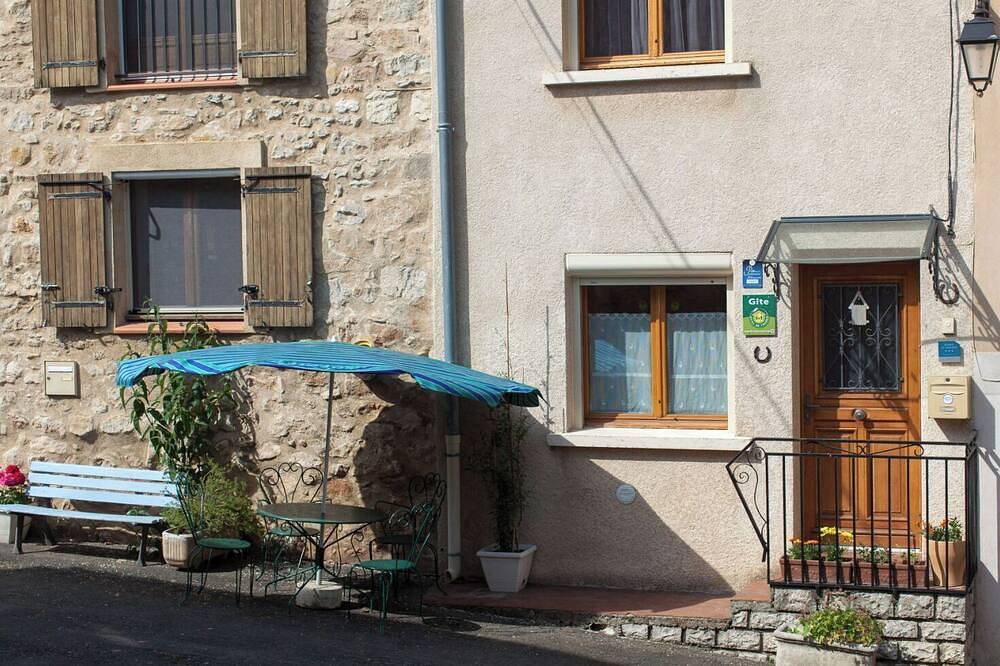 Gîte du Four à Chaux, dans un village fleuri du piemont Pyrénéen in Brenac, Région de Limoux