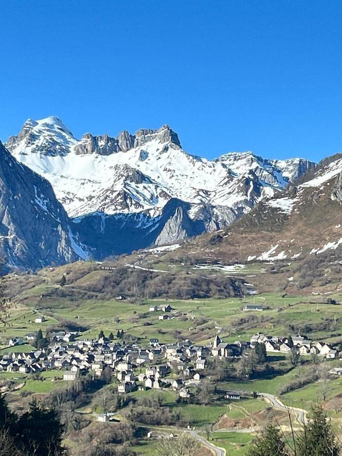 Three-Bedroom Chalet in Accous, Béarn