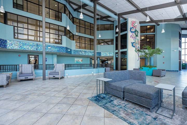 Ferieleilighet for 10 personer, balkong og jacuzzi i tillegg til badebasseng og sauna i USA