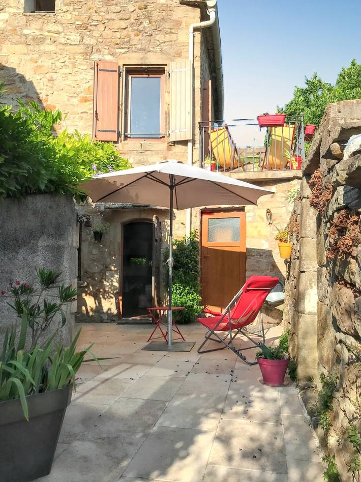 Location de vacances pour 5 personnes, avec Balcon/Terrasse ainsi que Terrasse et Jardin à Saint-Privat