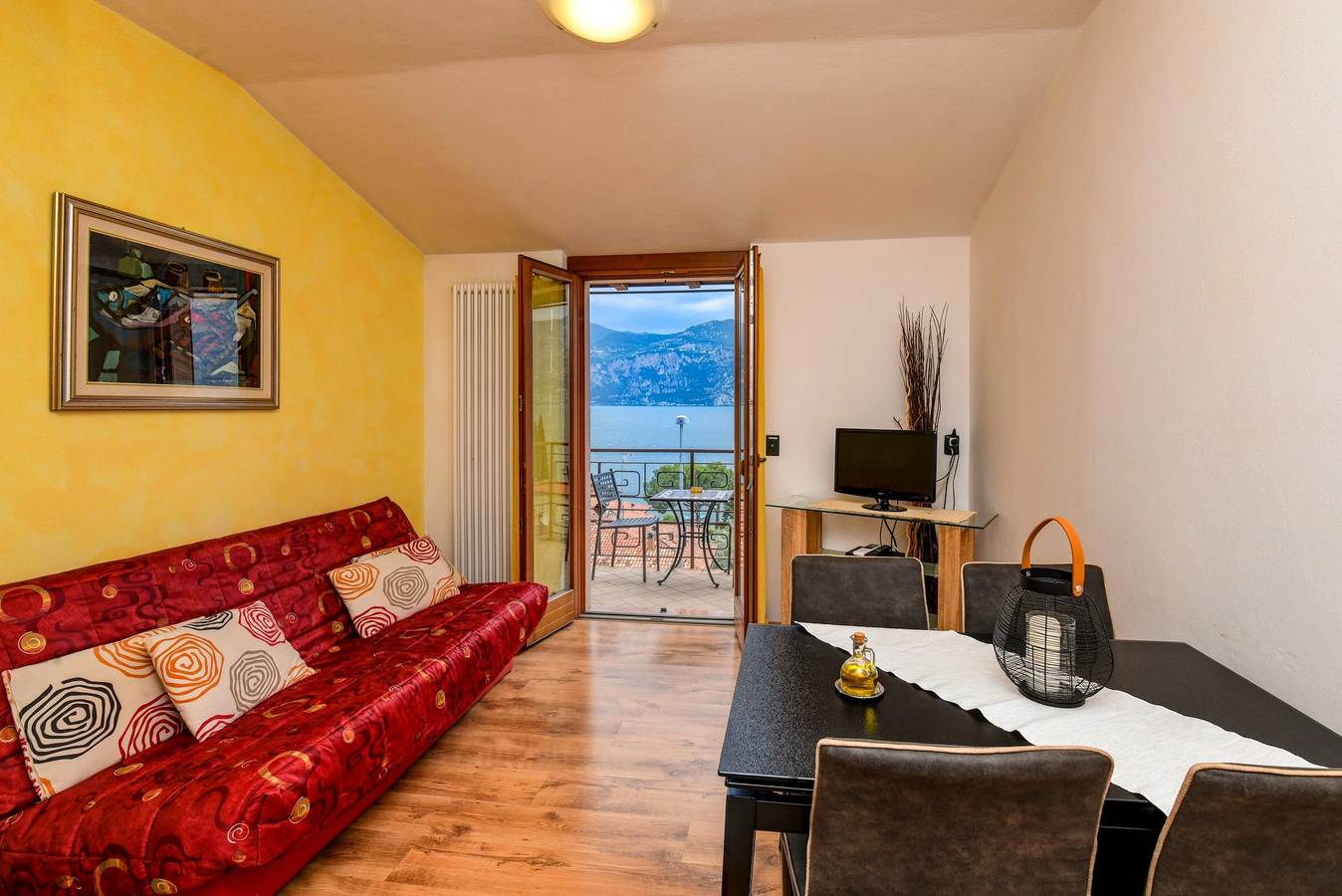 Apartamento entero, Apartamento turistico con Wi-Fi, aire acondicionado, piscina y jardin; Garaje disponible; Se admiten perros in Malcesine, Montañas Garda