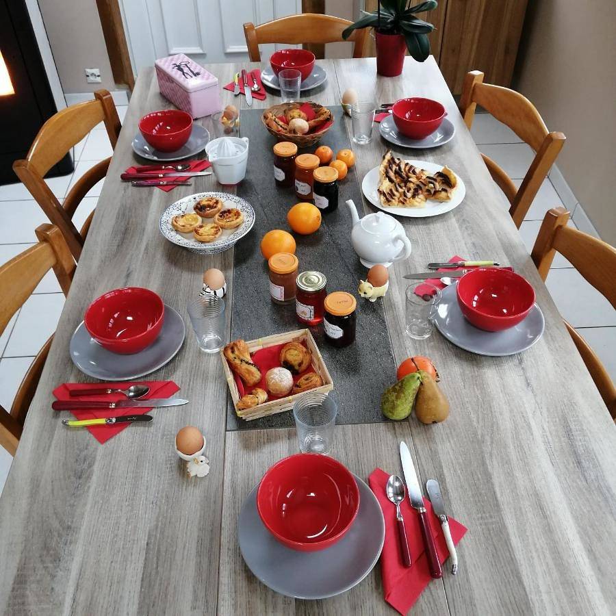 Triple Room with Private External Bathroom in Saint-Aubin-sur-Quillebeuf, Région de Bernay