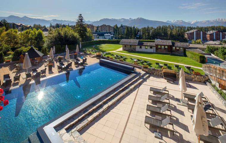 Hôtel pour 6 personnes, avec jardin et vue ainsi que sauna et piscine, animaux acceptés à Crans-Montana - 2