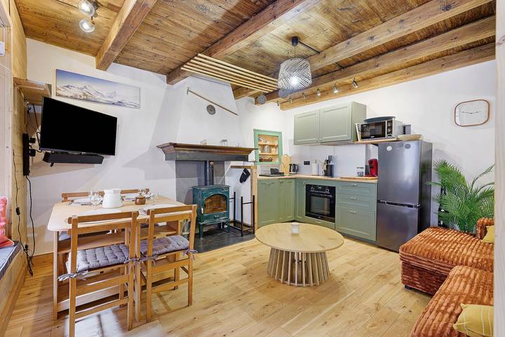 Ferienhaus „Le Nid Savoyard“ mit Bergblick, Balkon und Wlan in La Perrière, Vanoise-Massiv
