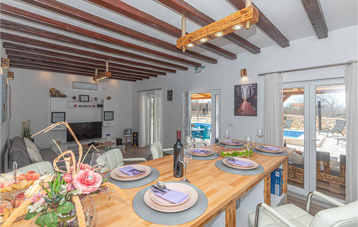 Gezellig appartement van 140 m² met zwembad, terras en wifi vlak bij de rivier Čikola in Dalmatian Zagora