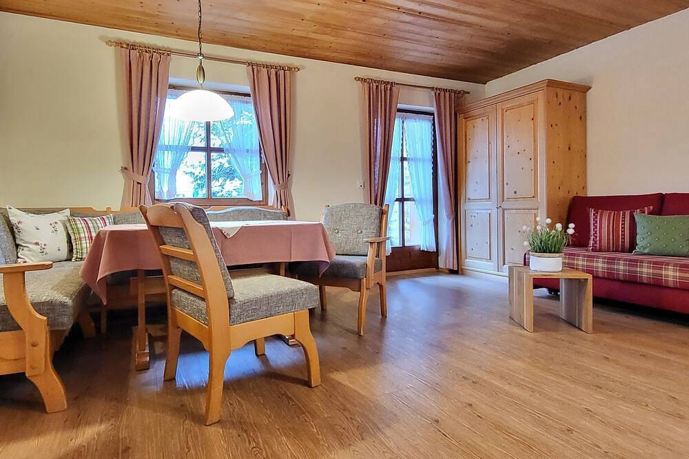 Ganze Wohnung, Gemütliche 1 Zimmer-Wohnung mit Terrasse und Blick auf die Berge in Oberau, Bayerische Alpen