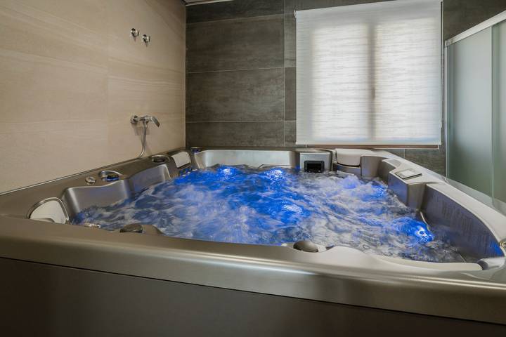 Chalet para 13 personas, con jardín además de sauna y jacuzzi en Castilla y León - 2