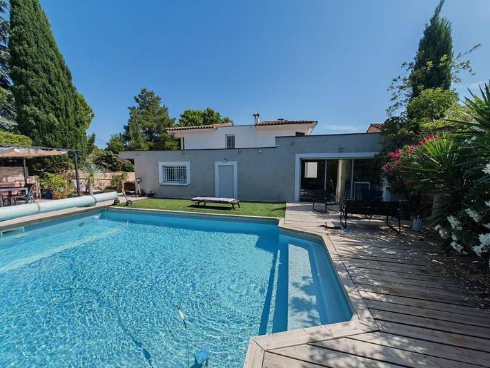 Gîte pour 2 personnes, avec terrasse et piscine à Clarensac