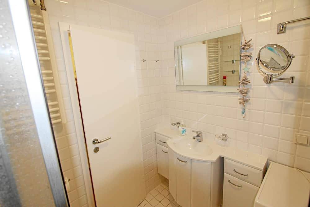 Ganze Wohnung, Tolles modern gestaltetes Ferienappartement in wunderbarer Lage. in Wenningstedt, Sylt