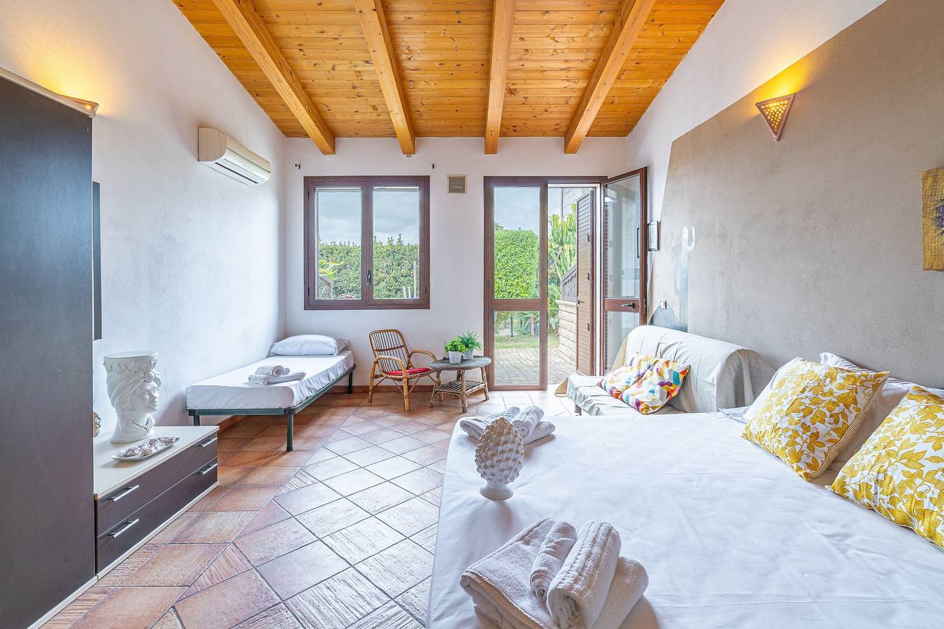 Apartamento entero, Apartamento 'Pathos Retreat Carrubbo' con piscina compartida, Wi-Fi y aire acondicionado in Siracusa, Provincia de Siracusa