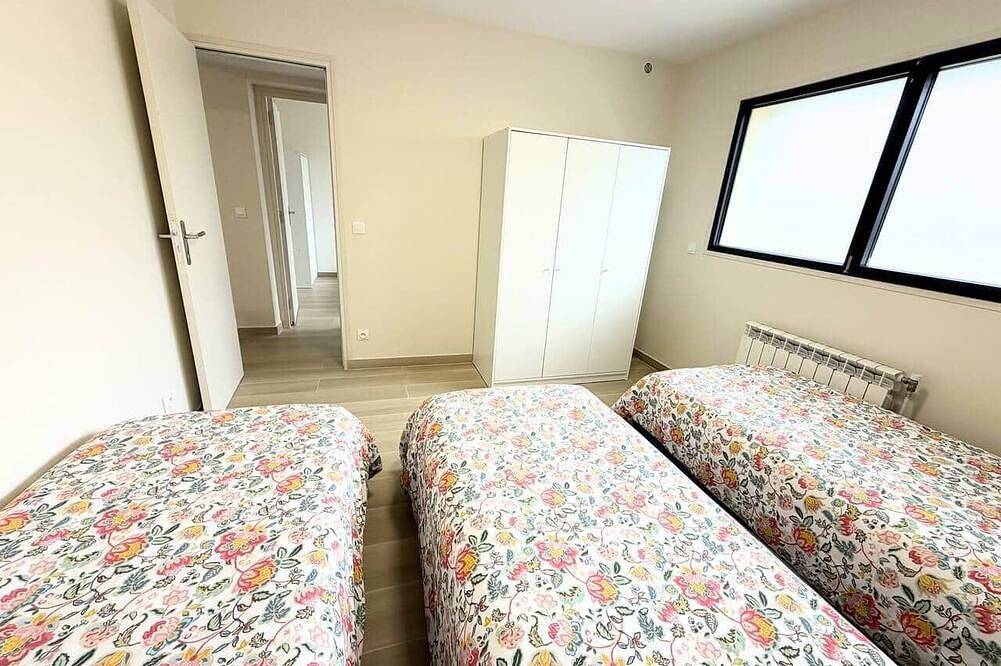 Ganze Wohnung, Qhome 8 - Cozy 2-Bedroom Apartment Between Paris and Disney in Noisy-le-Grand, Seine-Saint-Denis