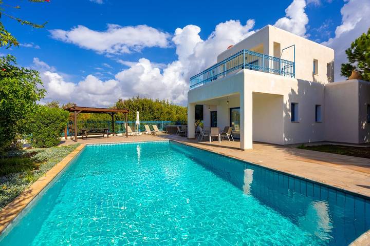 Holiday rental for 7 people, with garden in Peyia