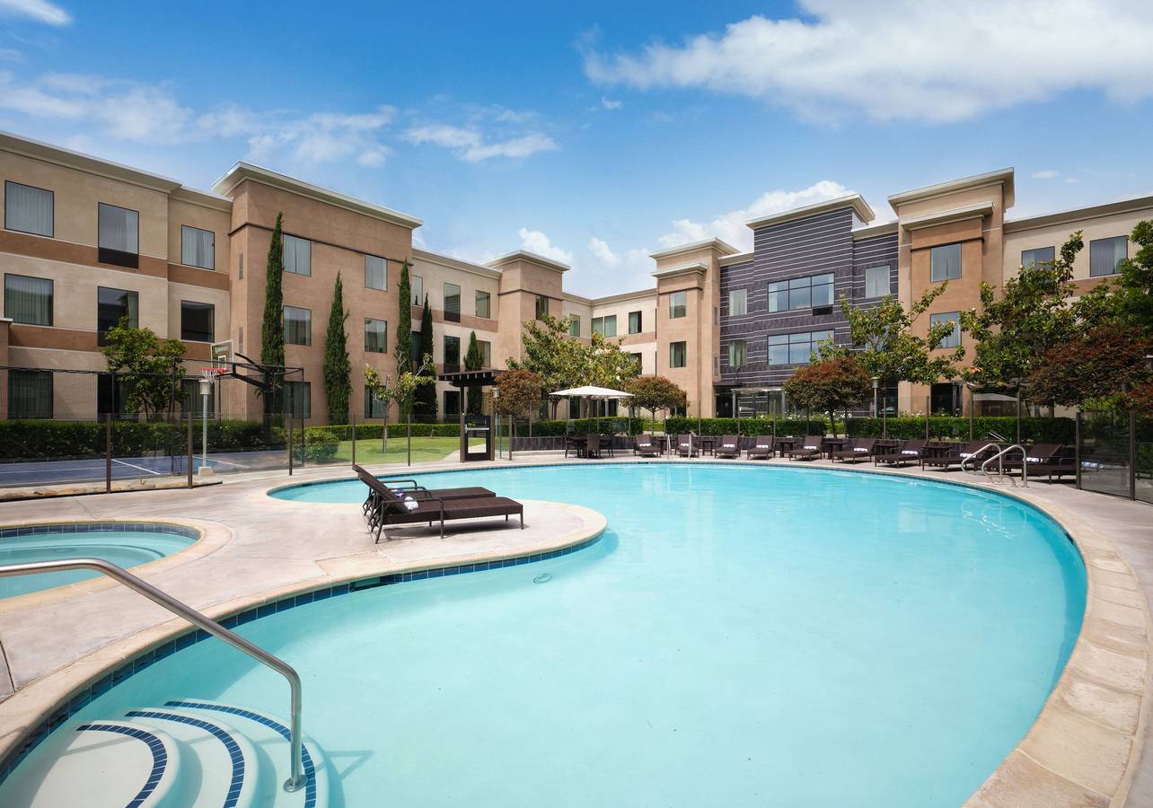 Entire studio, Staybridge Suites Carlsbad - San Diego in Carlsbad, San Diego County