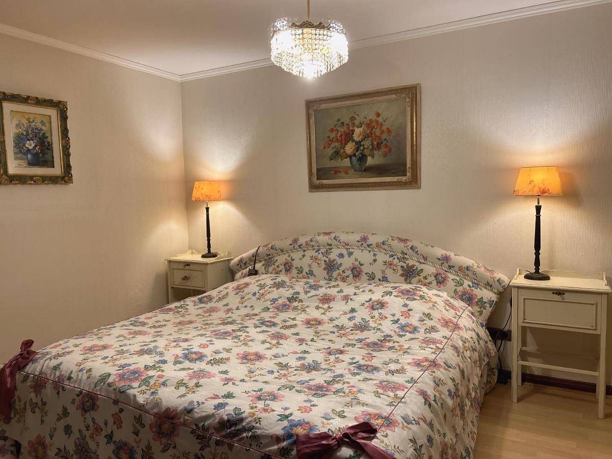 Ganze Ferienwohnung, Double Room with Shared Bathroom in Engelskirchen, Oberbergischer Kreis