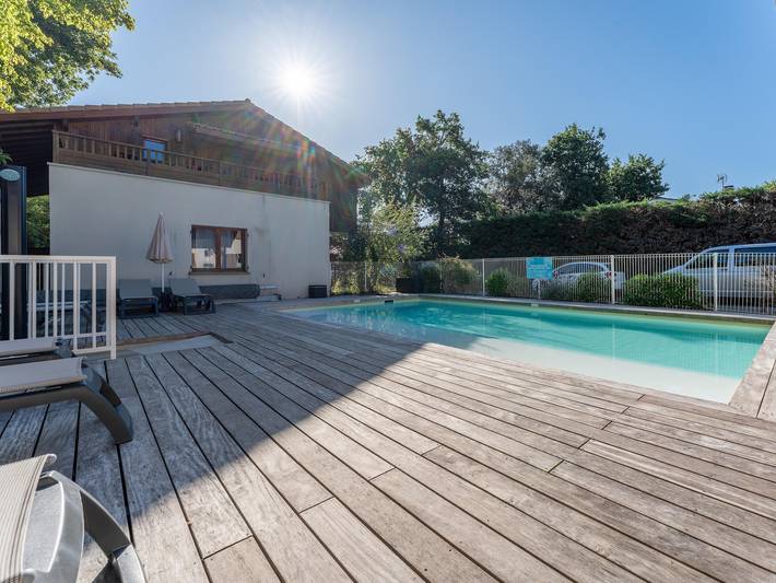 Gîte pour 5 personnes, avec terrasse et piscine, adapté aux familles dans Plage Moutchic