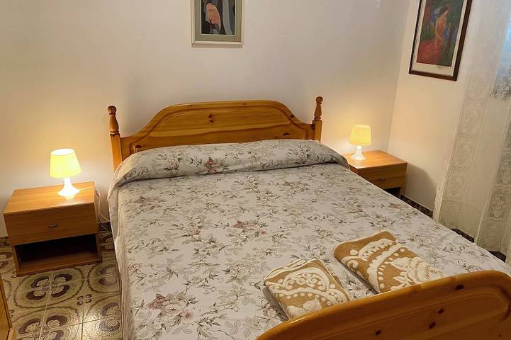 Villa 150 meters from the sea and 5 km from the airport. Villa Melina. in Carini, Palermo Provinz