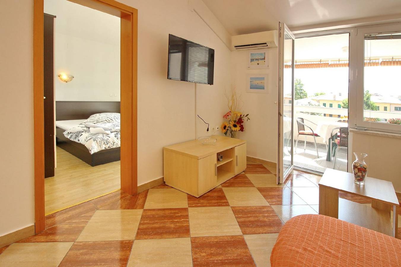 Entire holiday apartment, Charming holiday flat in Baška with private balcony in Baska, Krk