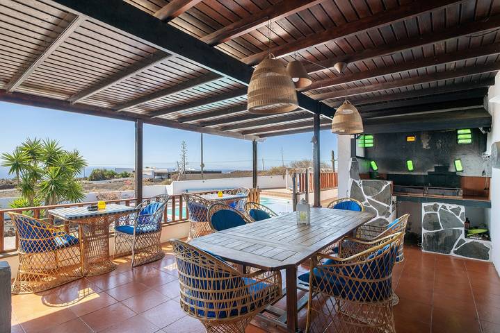 Villa "Canto" avec vue sur la mer, vue sur la montagne, Wi-Fi, jardin, terrasses et piscine in Mácher, Tías