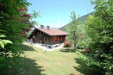 Gîte pour 4 personnes, avec terrasse et vue à Les Clefs