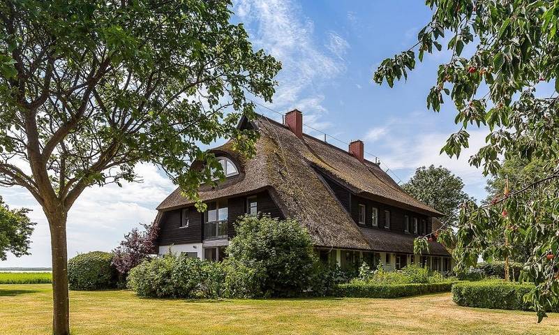 Ferienwohnung für 3 Personen, mit Garten und Sauna sowie Seeblick und Ausblick in Wustrow