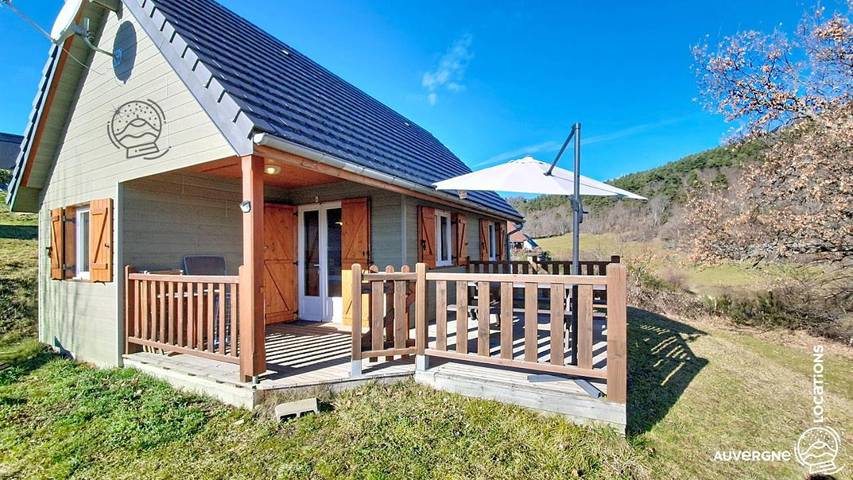 Gîte pour 5 personnes, avec vue ainsi que jardin et terrasse, animaux acceptés dans Lac Chambon - 3