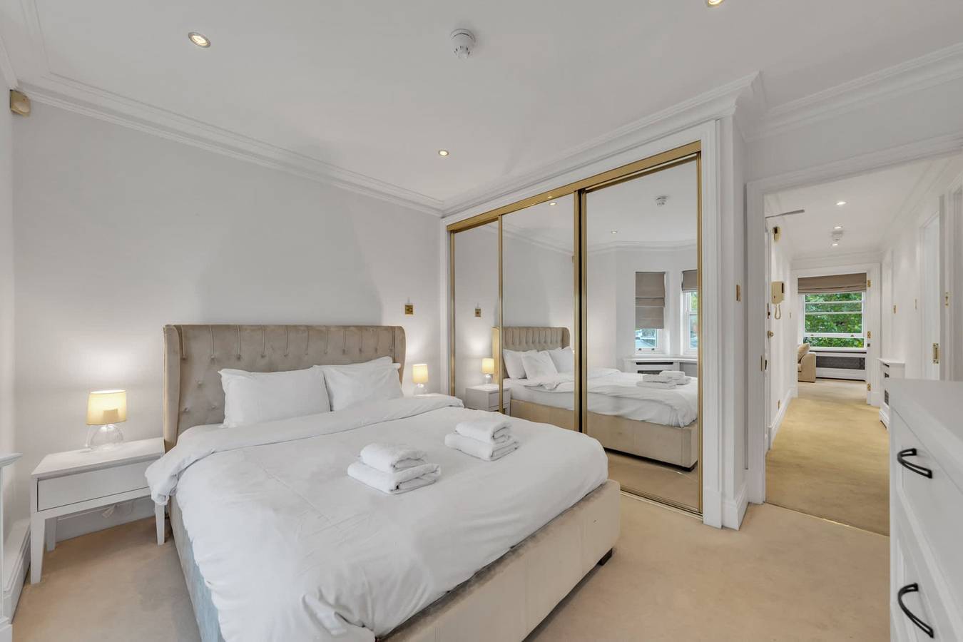 Entire apartment, Charming 2-Bedroom Apartment in Knightsbridge in Kensington and Chelsea, London