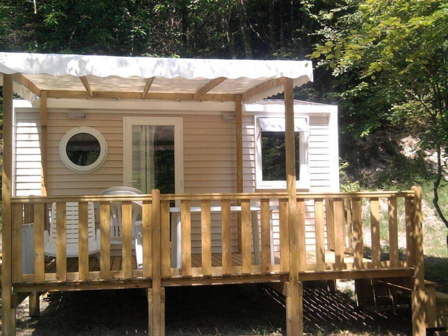 Flower Camping Cap Finistère - Mobilhome 2 personnes - Confort 18m² (1 chambre) + terrasse couverte 9m² + Tv | 2 personnes in Penmarch, Région de Quimper