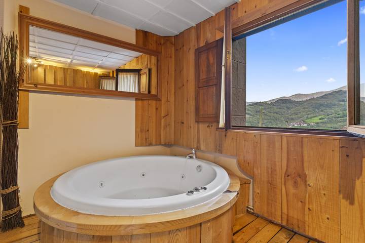 Casa rural para 4 personas, con jacuzzi en Comarca de Oriente - 2