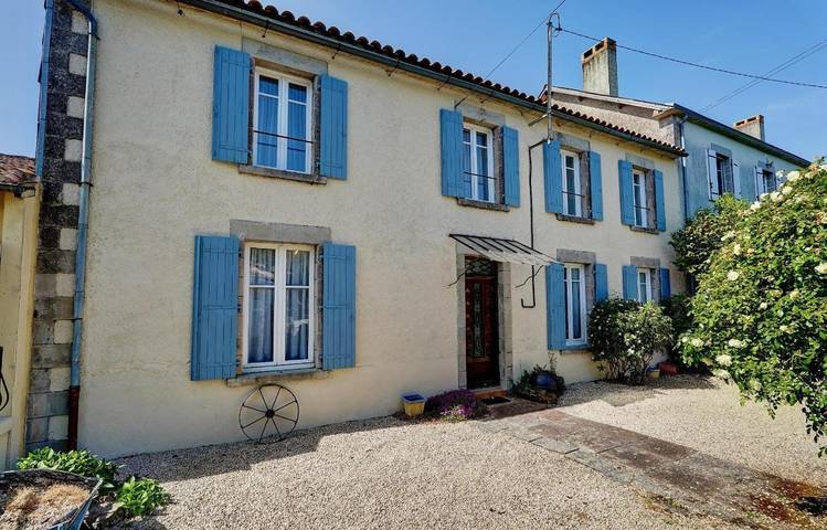 Location de vacances pour 8 personnes, avec Terrasse ainsi que Jardin et Vue dans Moncoutant-sur-Sèvre - 3