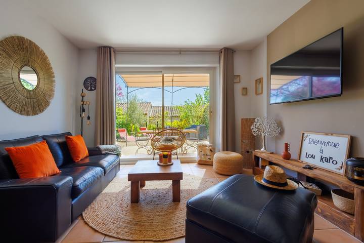 Location de vacances pour 4 personnes, avec terrasse ainsi que jardin et piscine à Gordes - 2