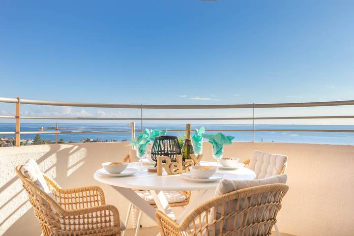 Apartamento de vacaciones para 6 personas, con piscina además de terraza y vistas al mar en Costa del Sol