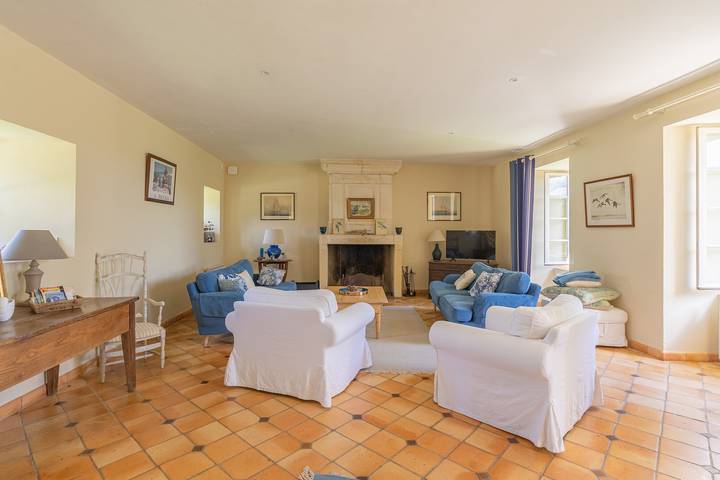 Casa de vacaciones 'Maison De Vacances Avec Piscine' con piscina privada, terraza privada y Wi-Fi in Sainte-Gemme, Saintes region