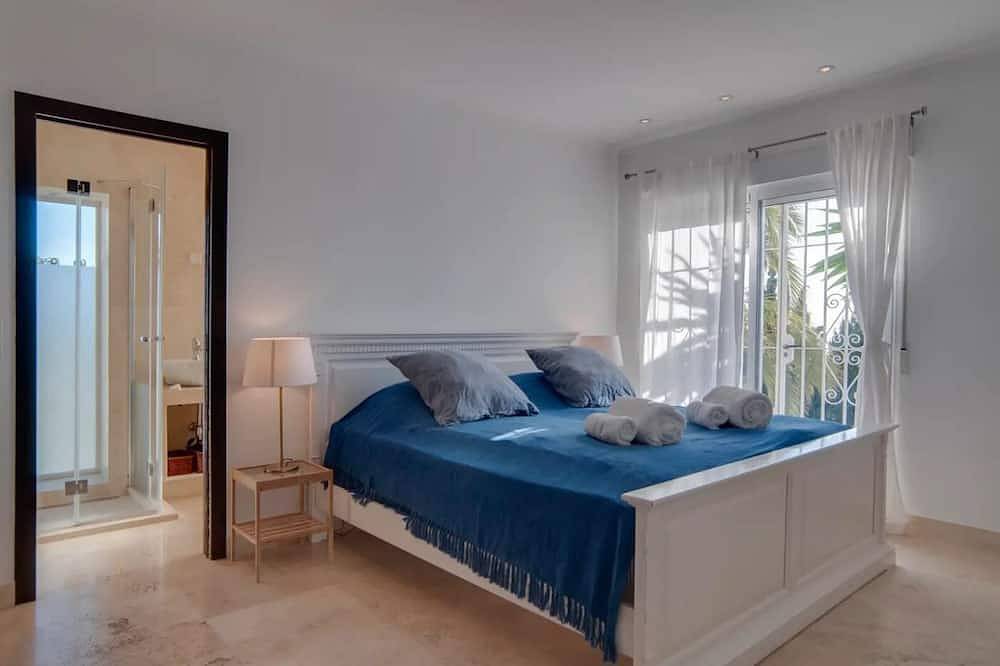 Hilltop Jacuzzi House in Torreblanca (Fuengirola), Fuengirola