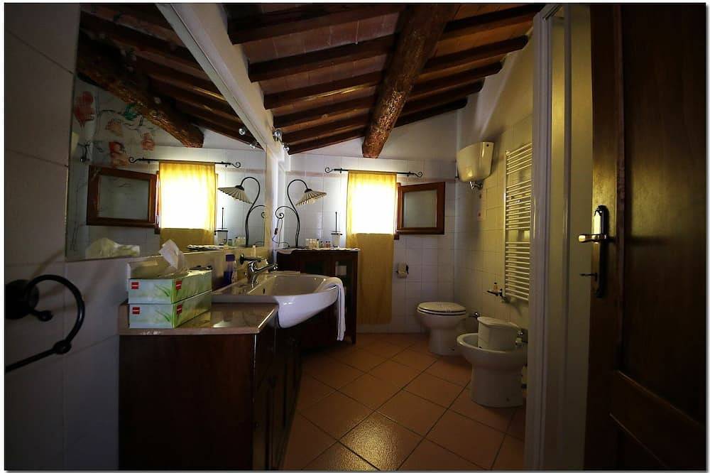 Alleinstehendes Ferienhaus mit Klimaanlage, privatem Pool,  W-Lan, Tv, Innenhof, Panoramablick in Cortona, Arezzo Provinz