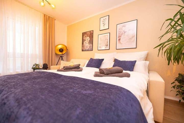 Ganze Wohnung, Luxx Home Bc, Zentral - für 4 Personen-Balkon-Parken-voll ausgestattete Küche in Biberach an der Riß, Landkreis Biberach