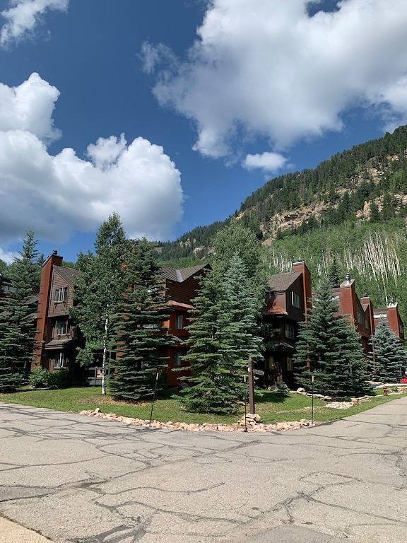 Ganze Wohnung, Mountain getaway condo with view of the mountains , sleeps 4 to 5 in Purgatory