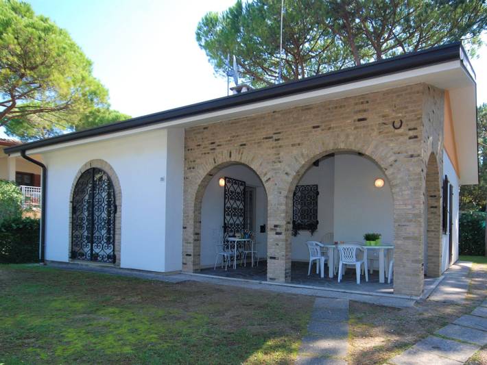 Vakantiehuis voor 8 personen, met Terras en Tuin in Lignano Pineta